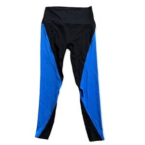 K-Deer Sneaker Length Leggings Women’s Size Medium Black & Blue Activewear